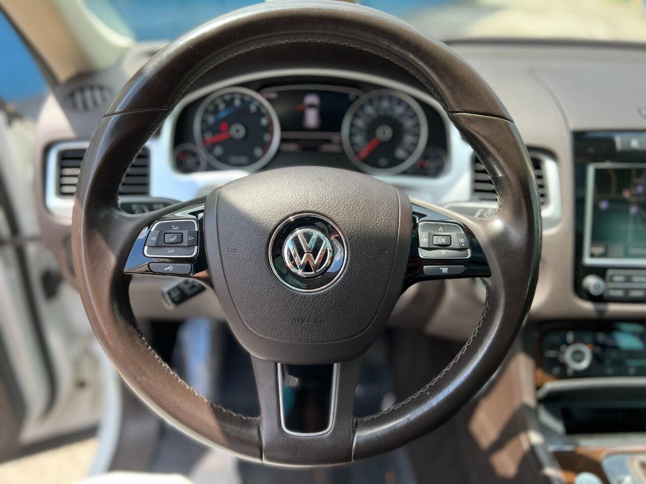 2014 Volkswagen Touareg V6 Executive AWD 4dr SUV
