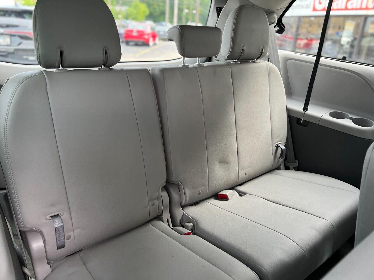 2017 Toyota Sienna XLE 7 Passenger Auto Access Seat 4dr Mini Van